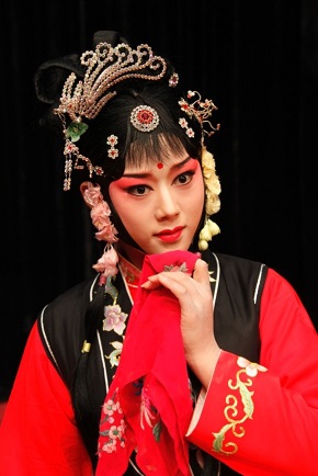 马靖戏服.jpg