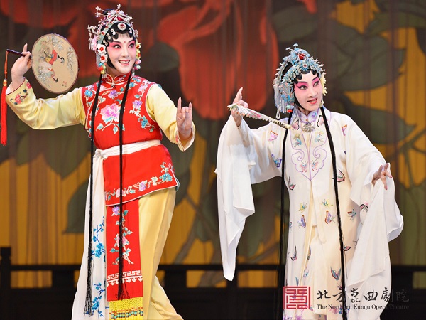 6《牡丹亭·游园》沈世华 饰 杜丽娘 魏春荣 饰 春 香.jpg